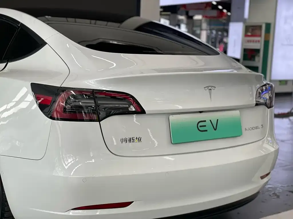 Tesla Model 3 — фото 3