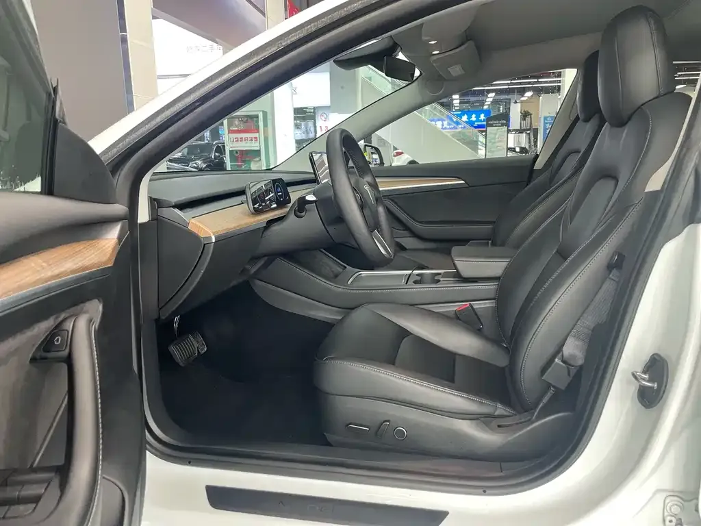 Tesla Model 3 — фото 5