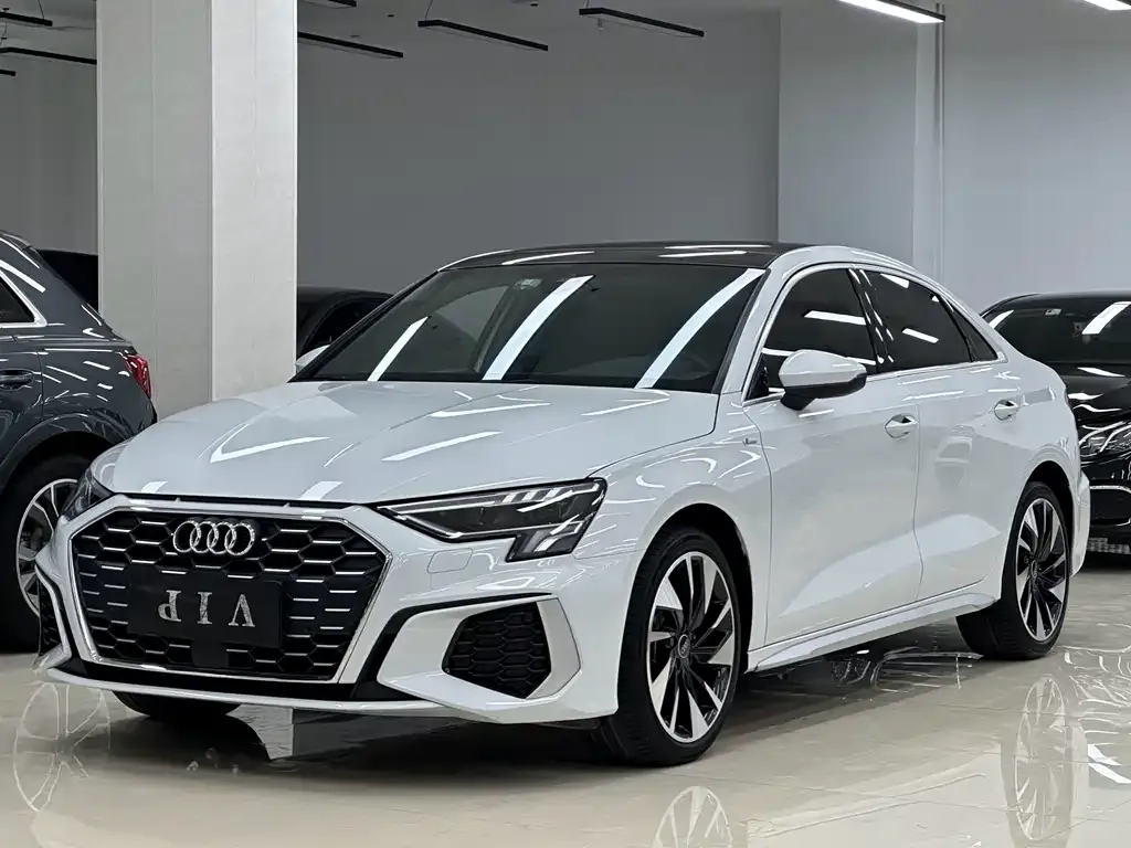 Audi A3 — фото 1