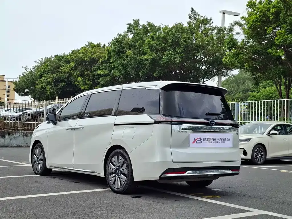 GAC Motor 传祺E8 PHEV — фото 6