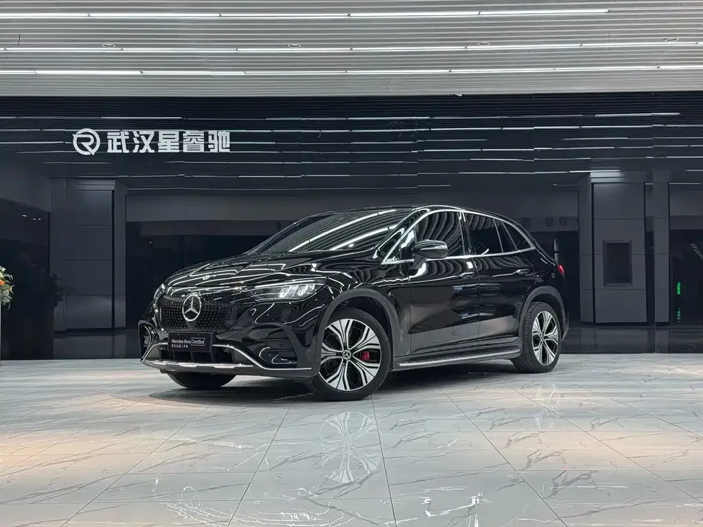 Mercedes-Benz EQE SUV — фото 1