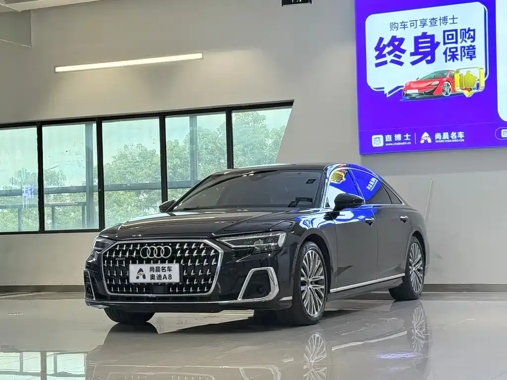 Audi A8 — фото 1