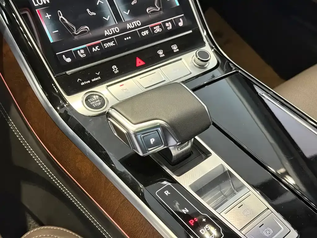 Audi A8 — фото 4