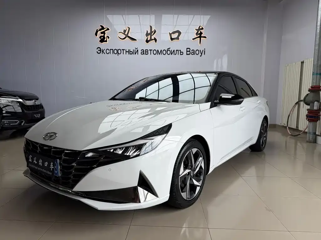 Hyundai Elantra — фото 1