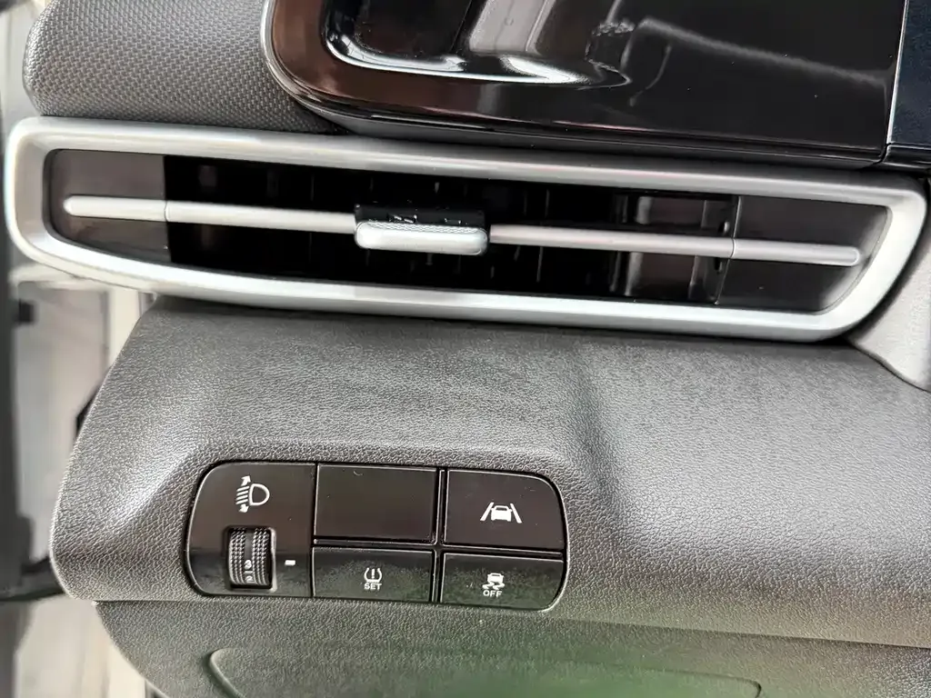 Hyundai Elantra — фото 7