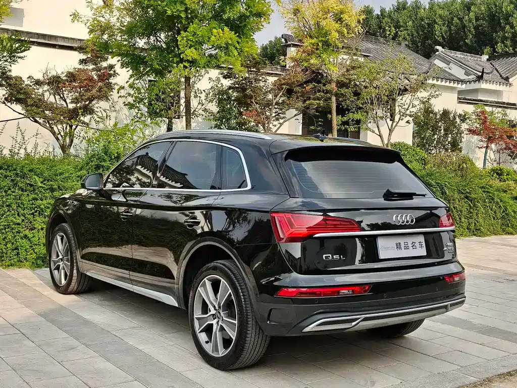 Audi Q5L — фото 8