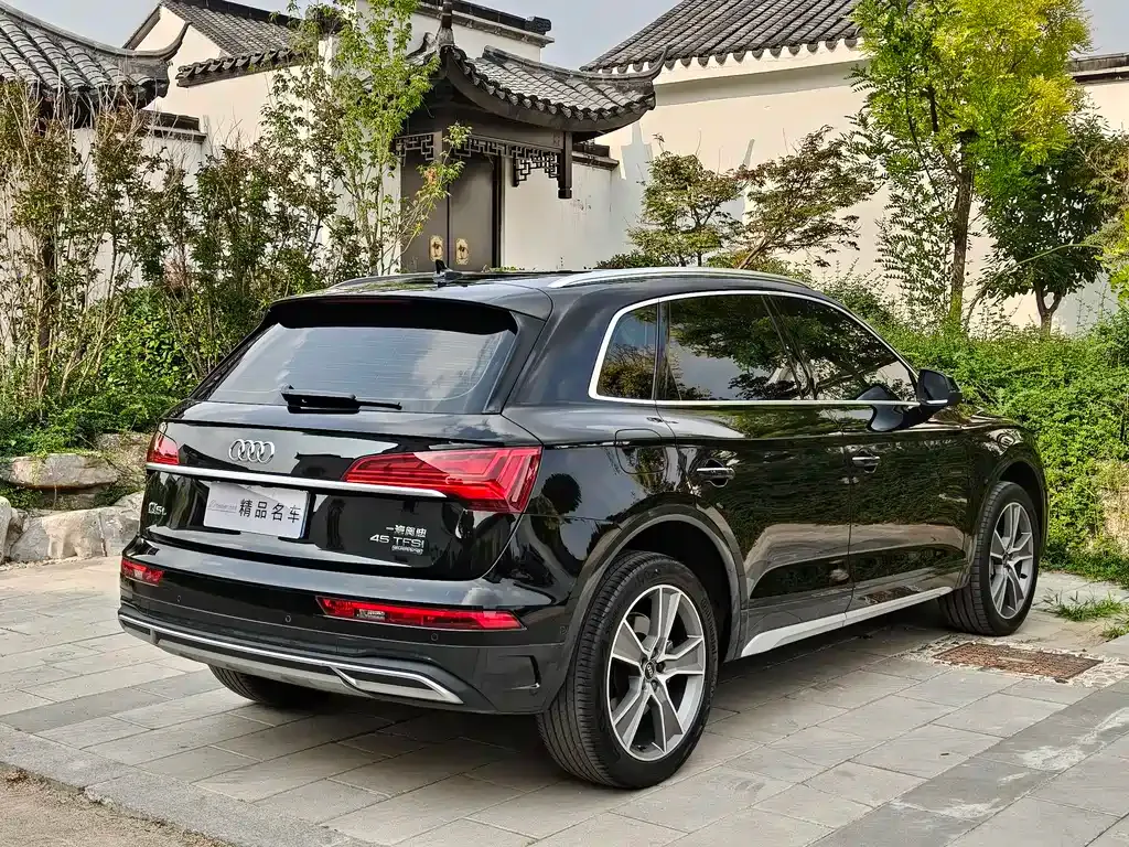 Audi Q5L — фото 9