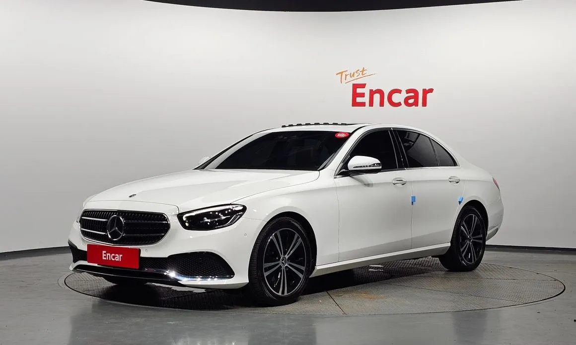 Mercedes-Benz E-Class — фото 1