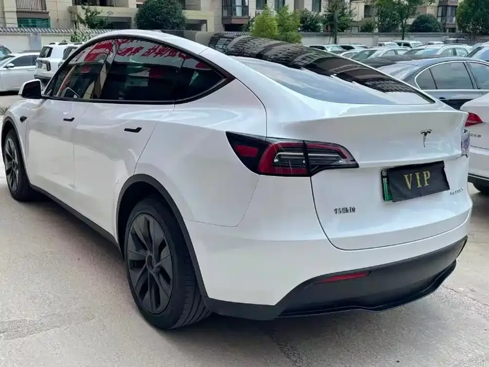Tesla Model Y — фото 7