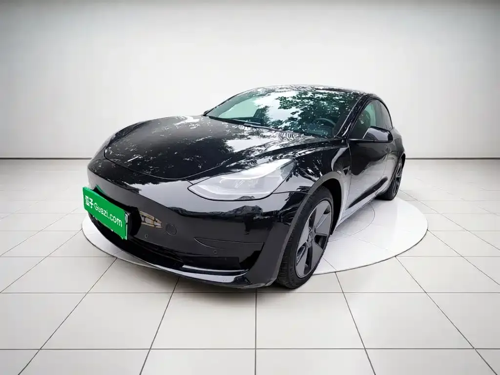 Tesla Model 3 — фото 1