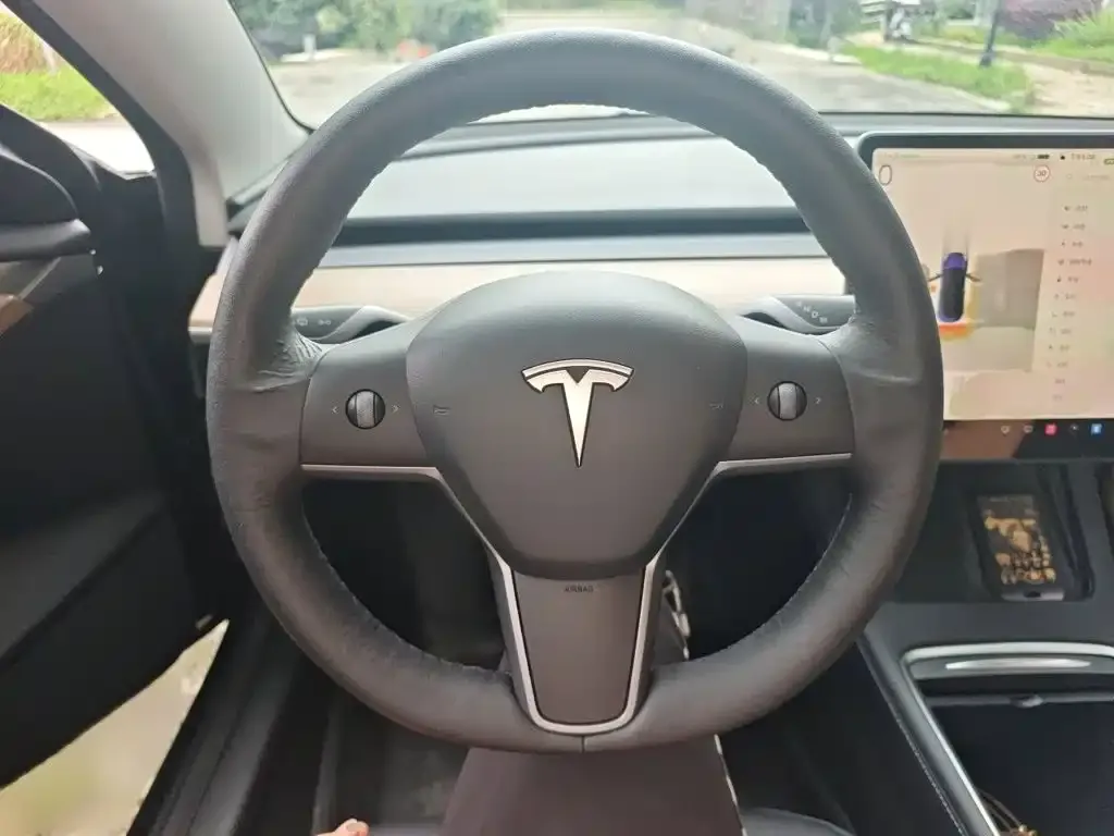 Tesla Model 3 — фото 5