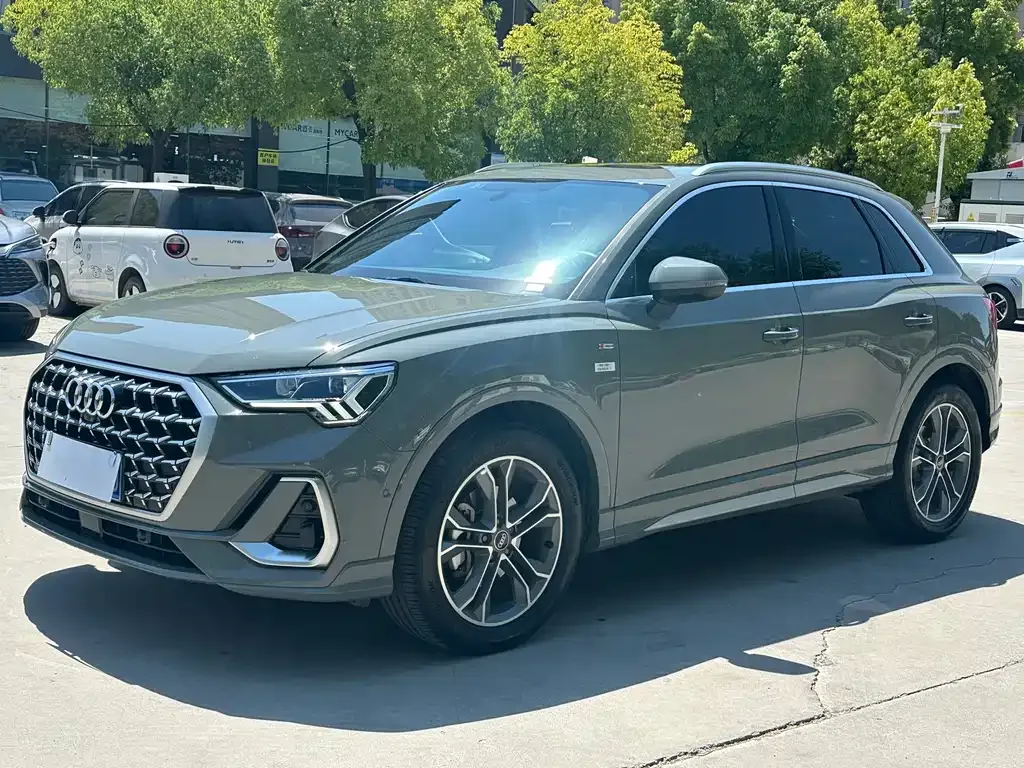 Audi Q3 — фото 1