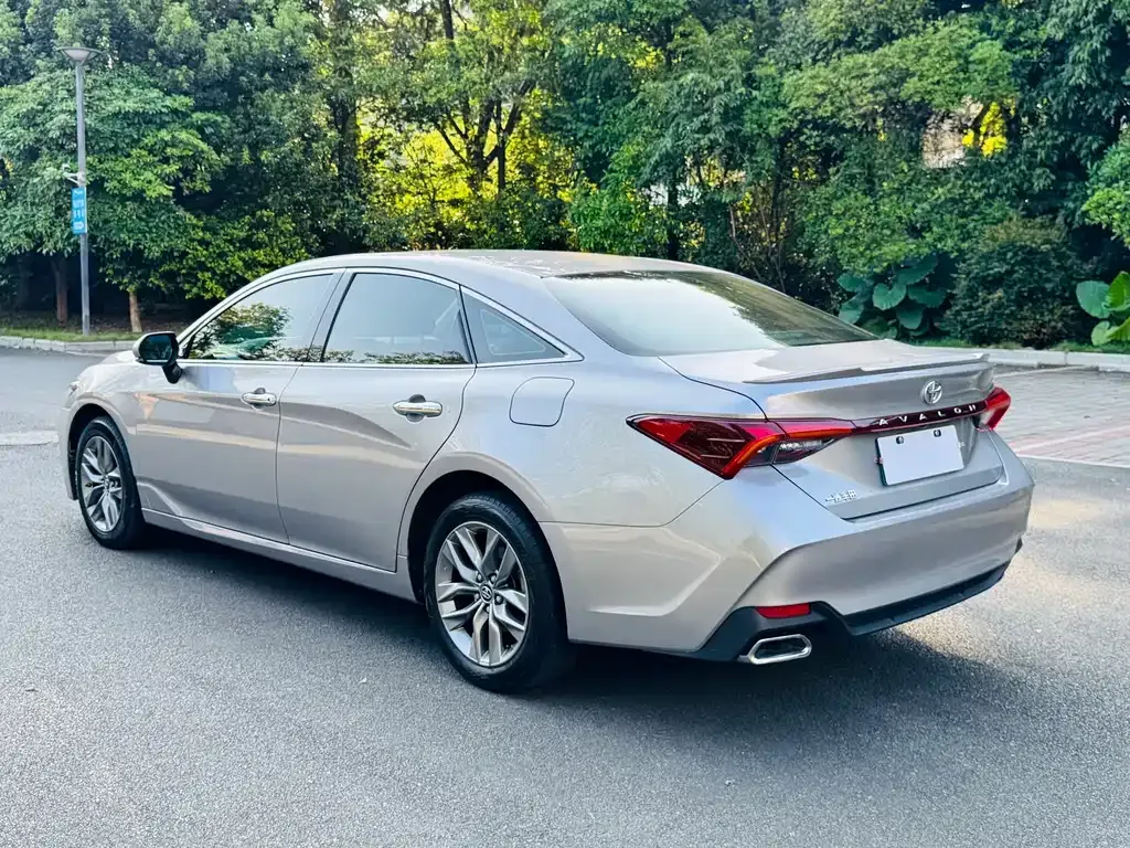 Toyota Avalon — фото 9