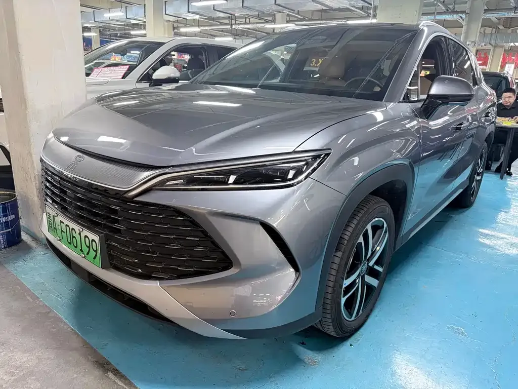 BYD L DM-i — фото 1