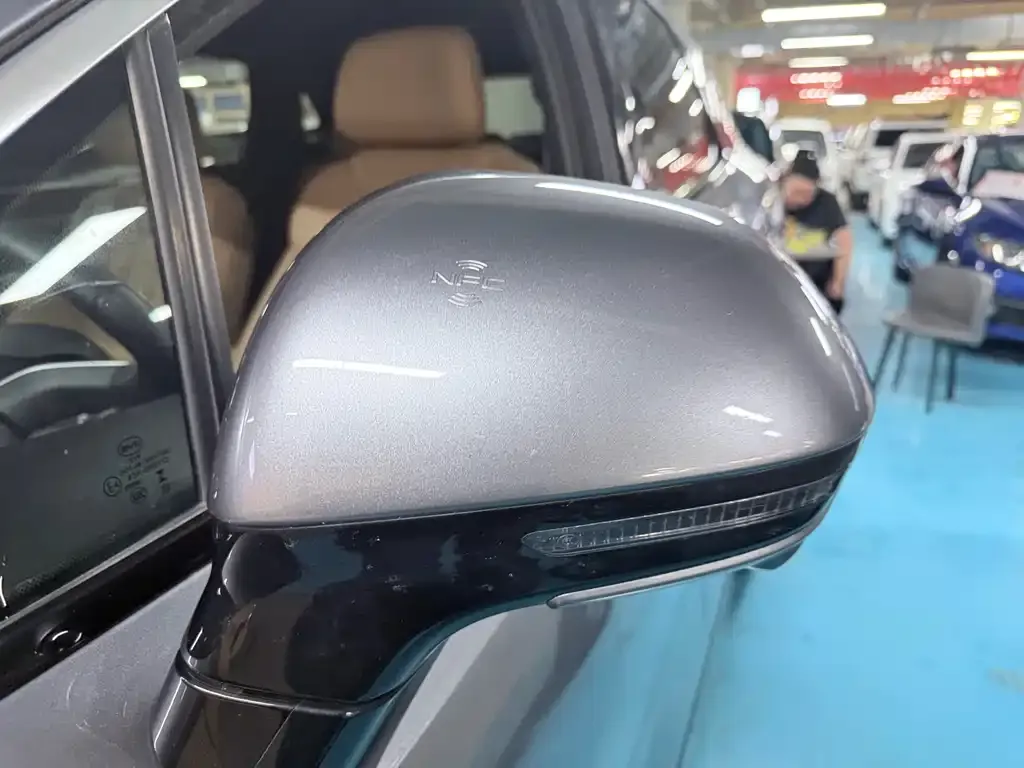BYD L DM-i — фото 3