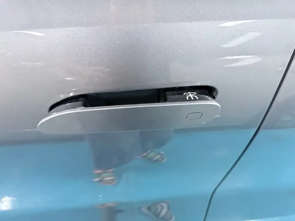 BYD L DM-i — фото 7