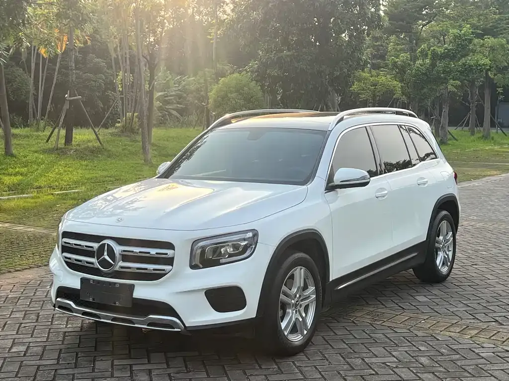 Mercedes-Benz GLB — фото 1