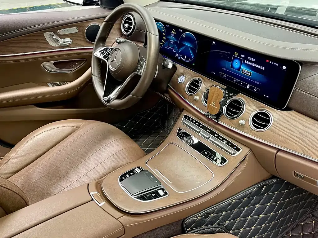 Mercedes-Benz E-Class — фото 10