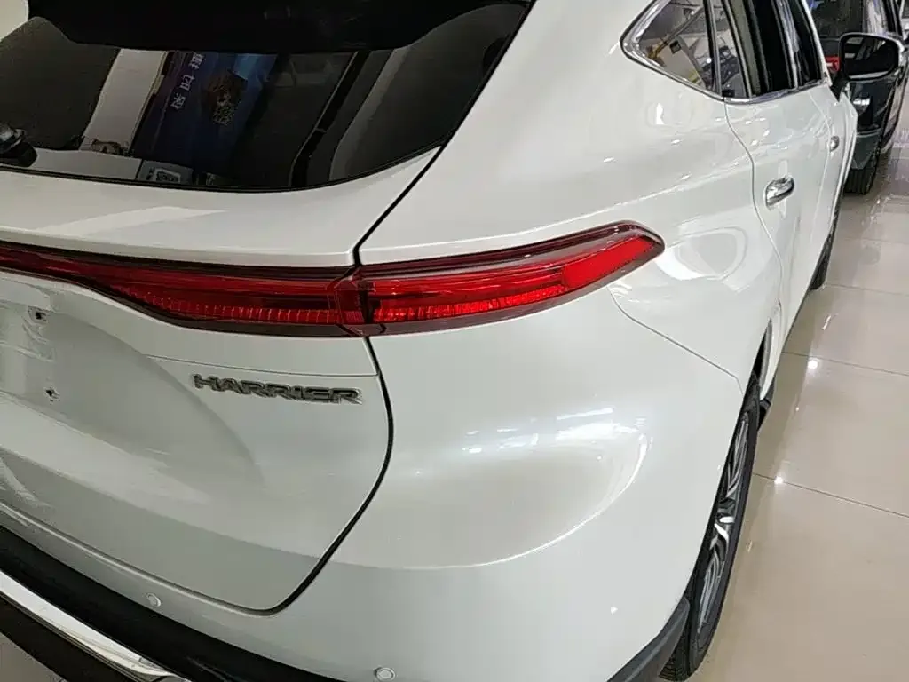 Toyota Harrier — фото 6
