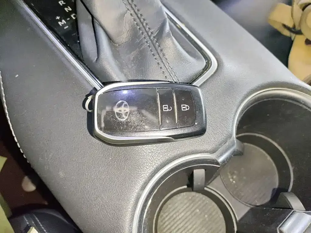 Toyota Harrier — фото 9