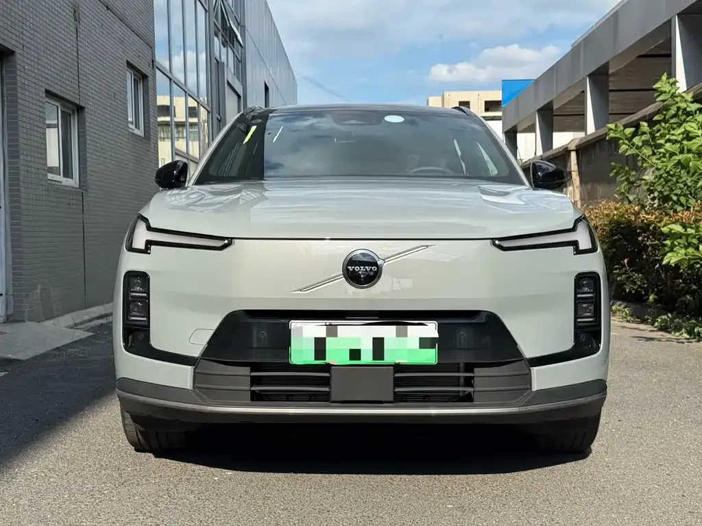 Volvo XC70 Plug-in Hybrid — фото 7