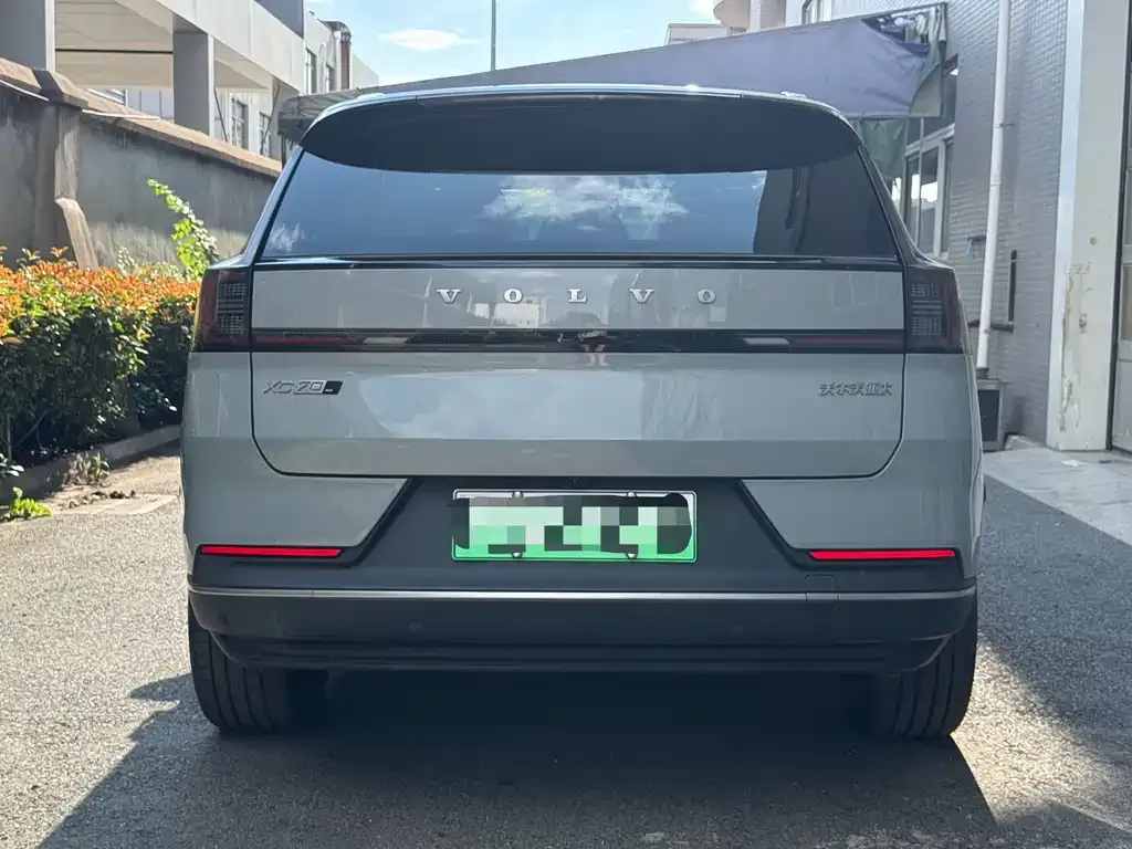 Volvo XC70 Plug-in Hybrid — фото 4