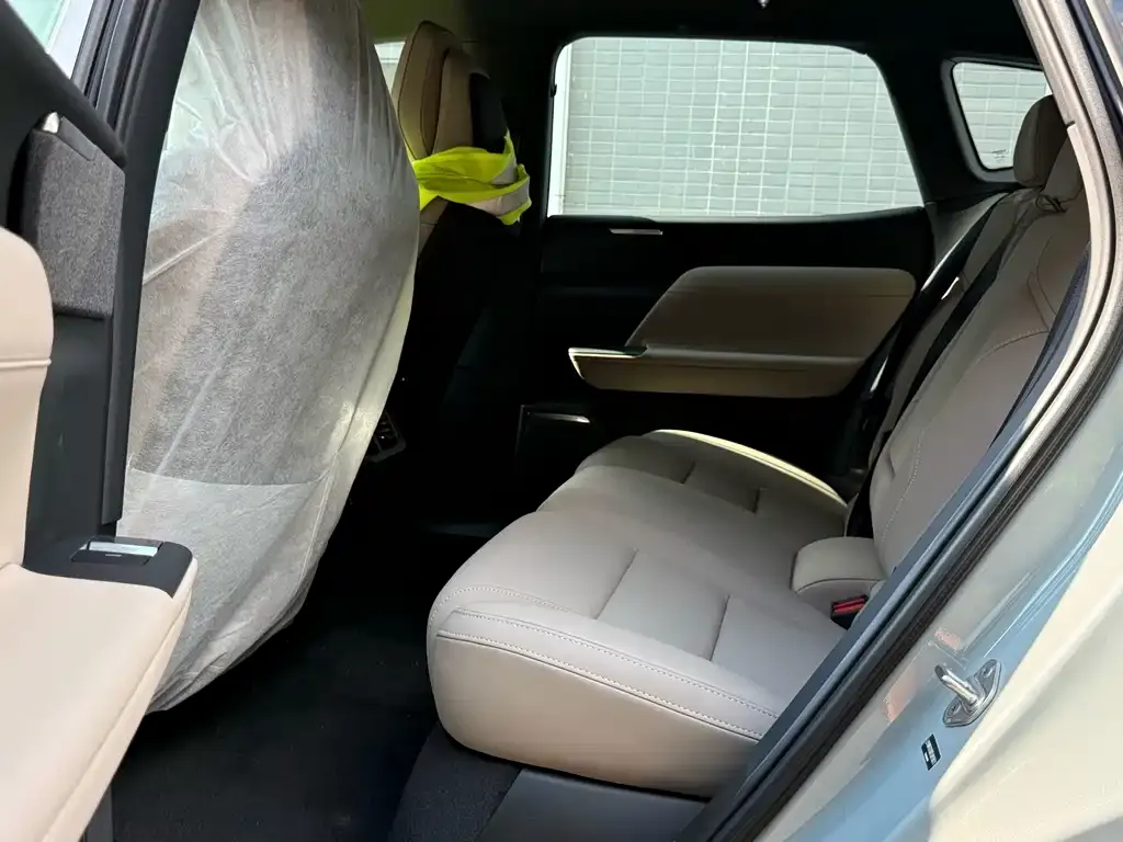Volvo XC70 Plug-in Hybrid — фото 8