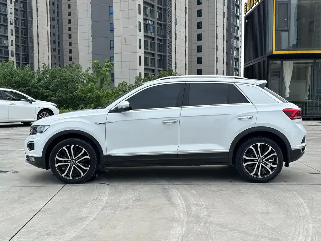 Volkswagen T-Roc — фото 10