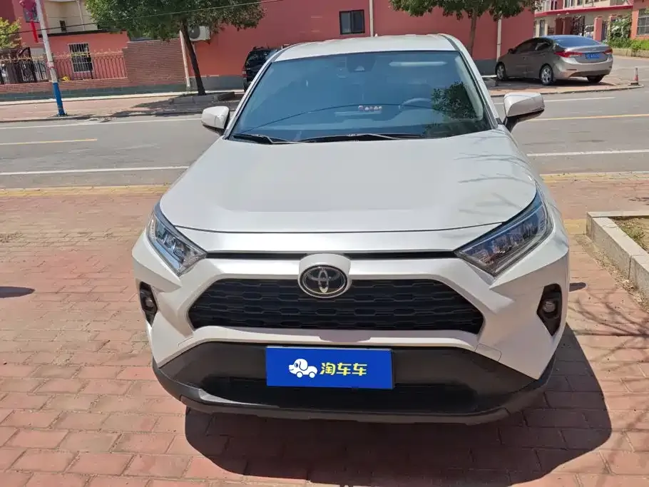 Toyota RAV4 — фото 9