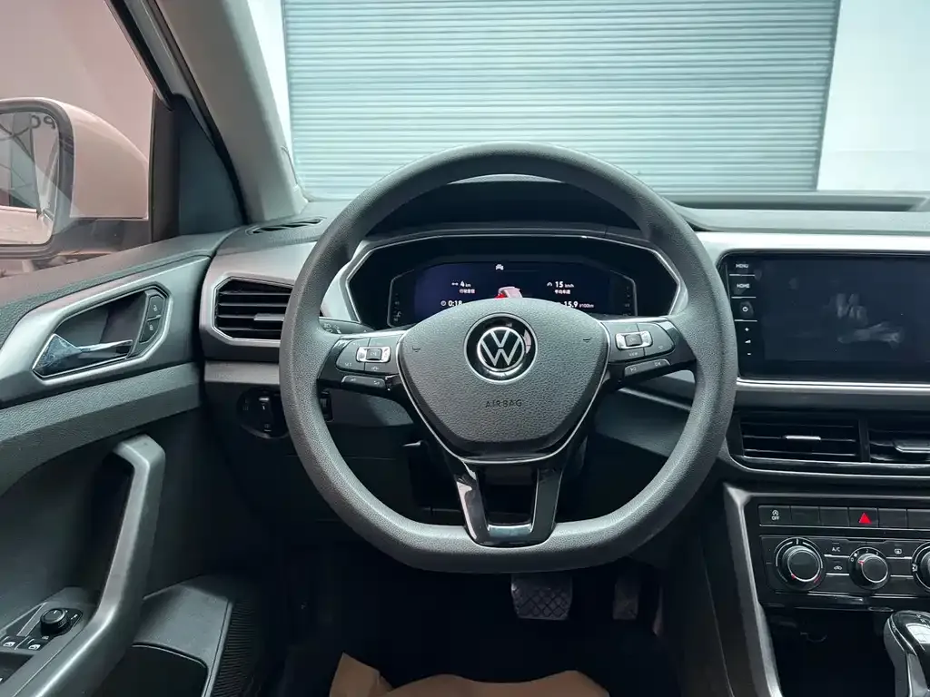 Volkswagen T-Cross — фото 9