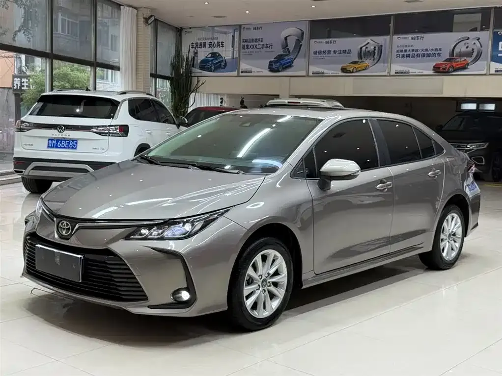Toyota Corolla — фото 1