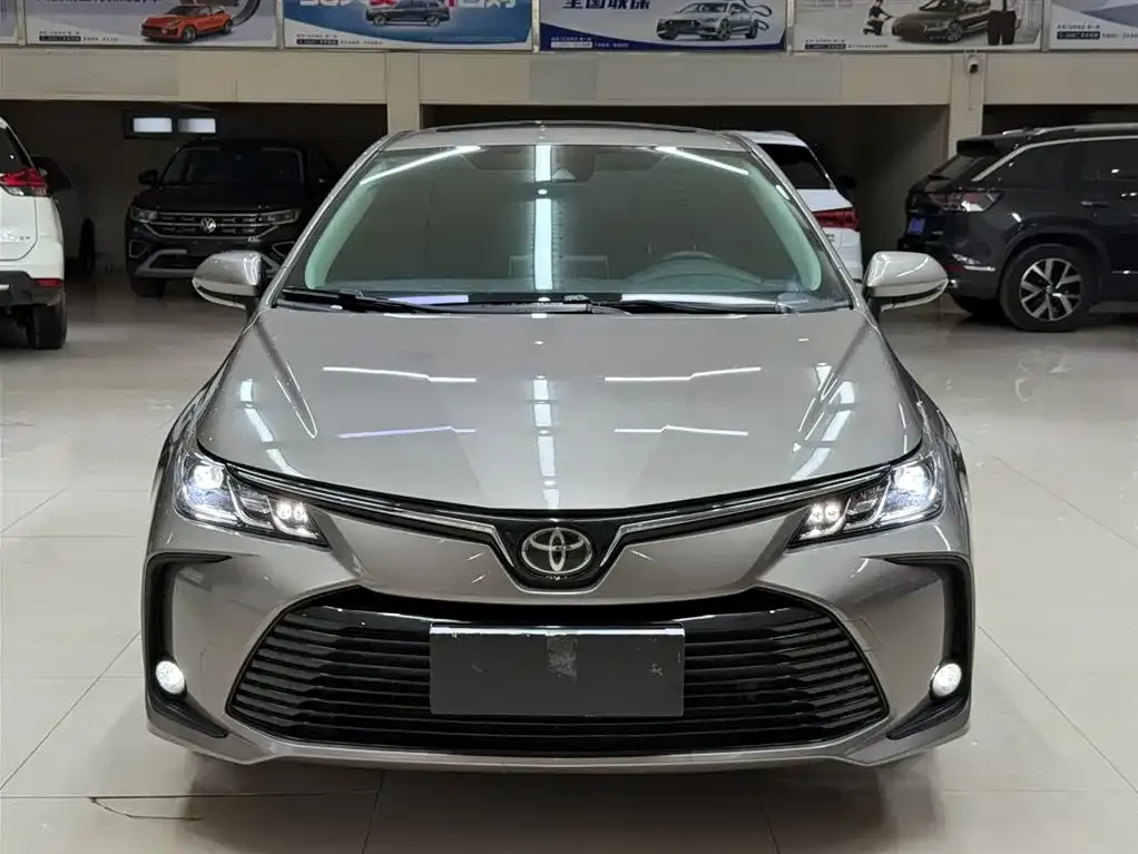Toyota Corolla — фото 5