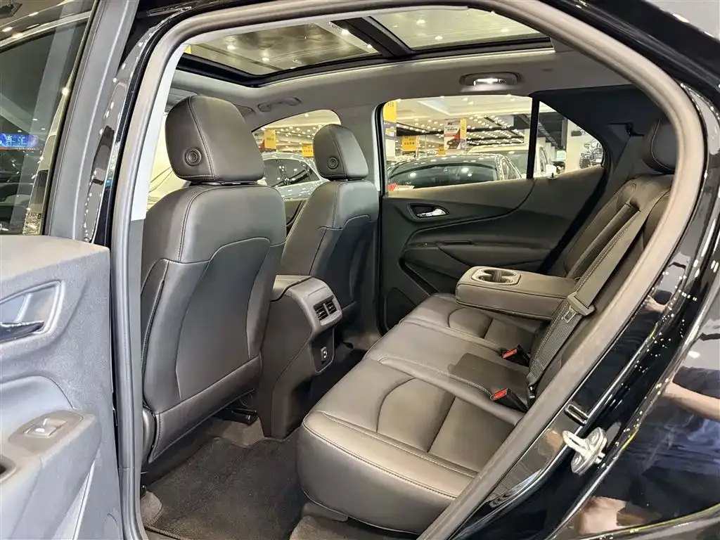 Chevrolet Equinox 2023 из CN, фото 3