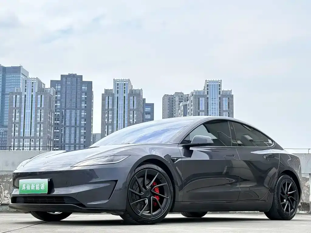 Tesla Model 3 — фото 1