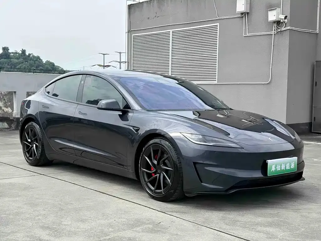 Tesla Model 3 — фото 7