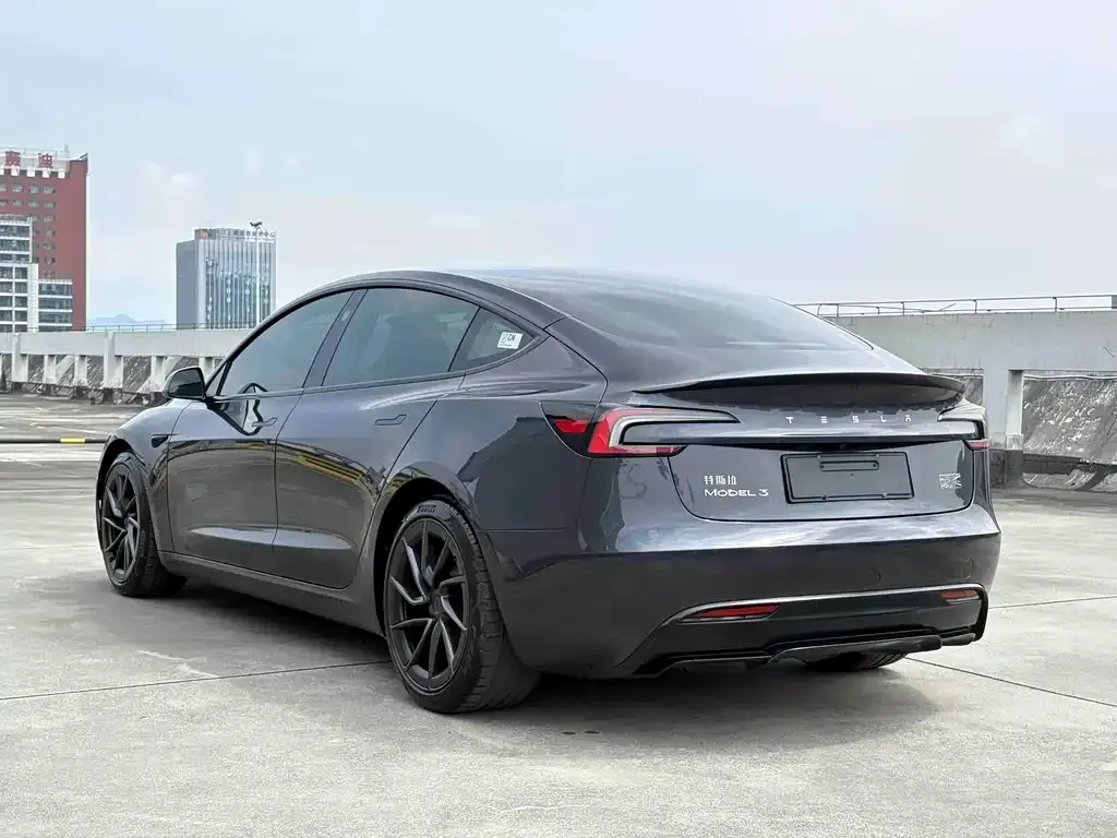 Tesla Model 3 — фото 2