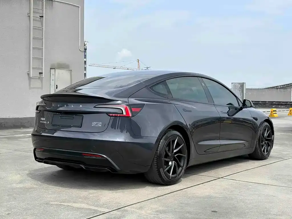 Tesla Model 3 — фото 6
