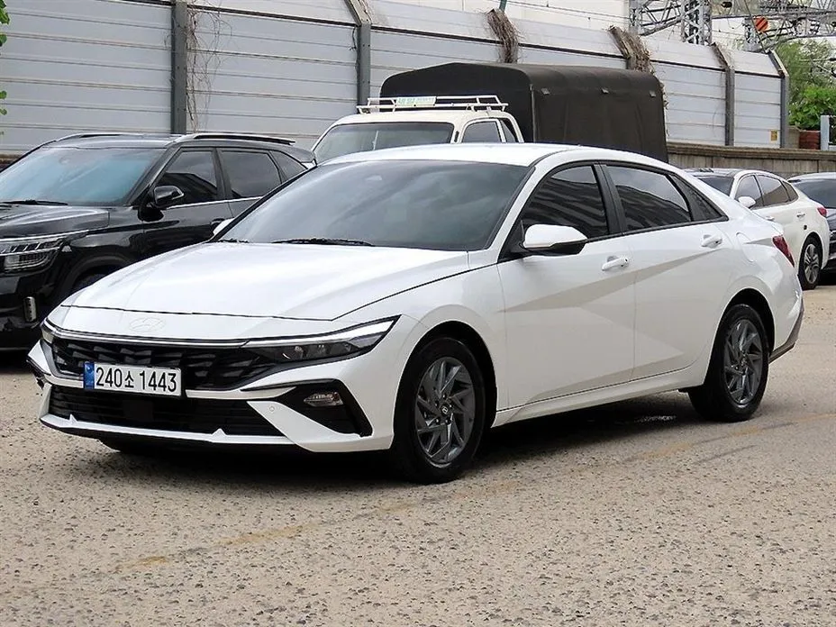 Hyundai AVANTE — фото 1
