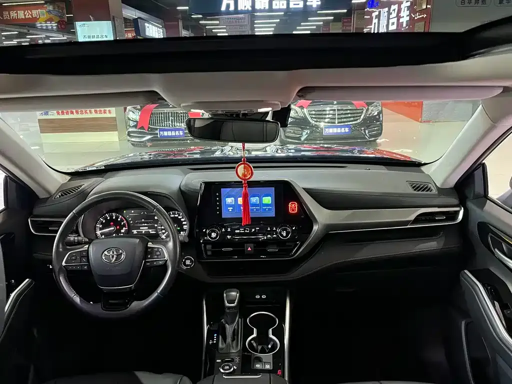 Toyota Highlander — фото 10