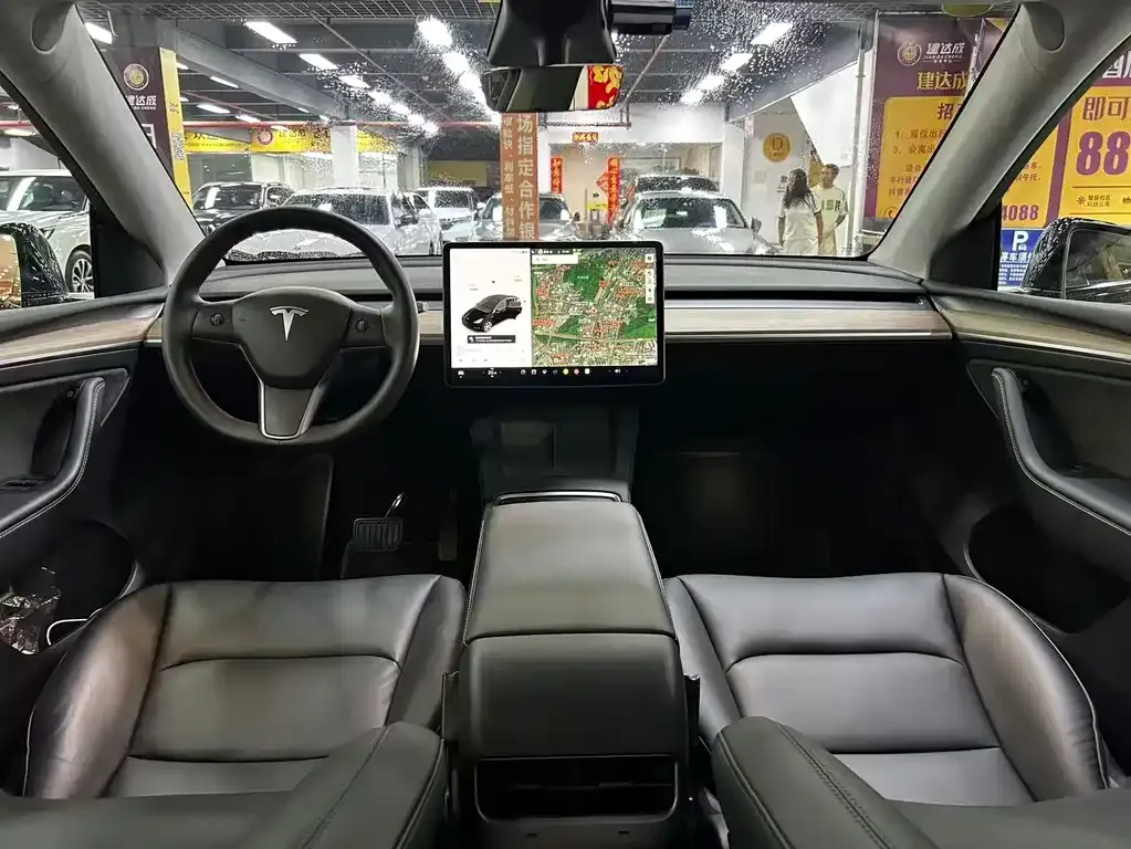Tesla Model Y — фото 8