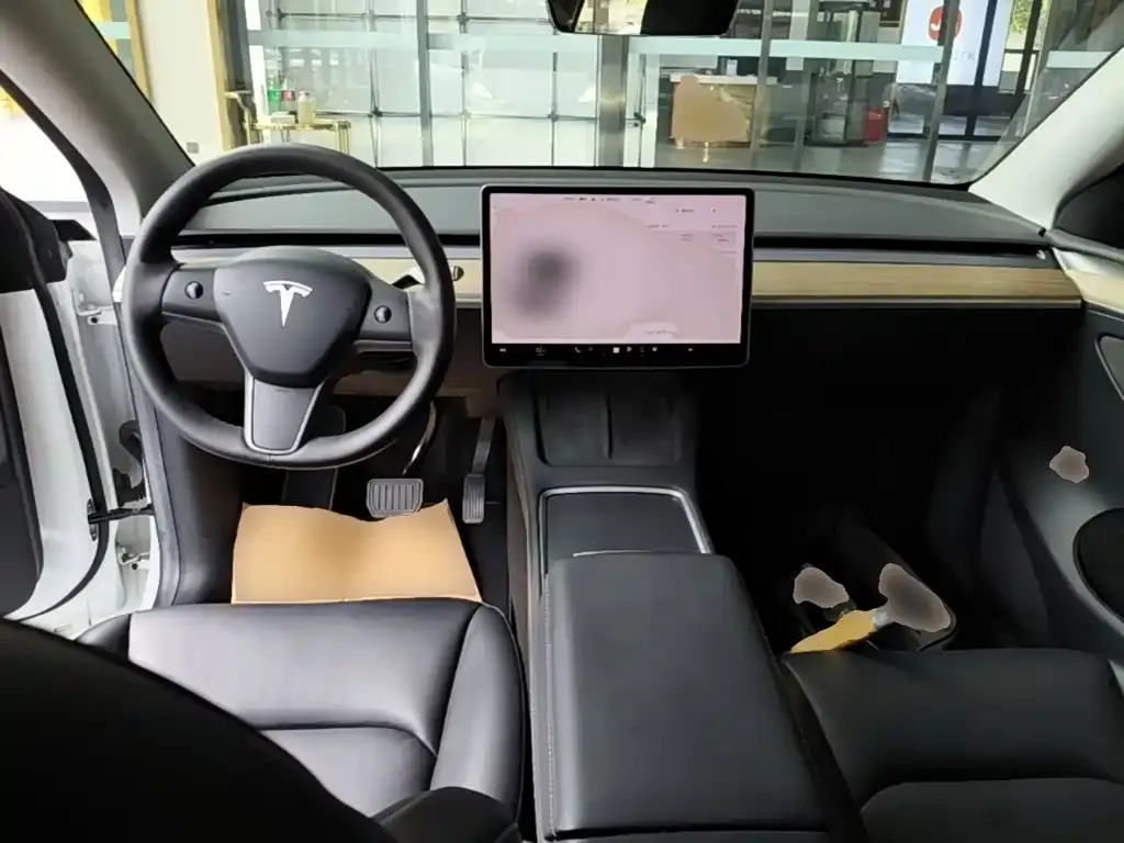 Tesla Model Y — фото 5