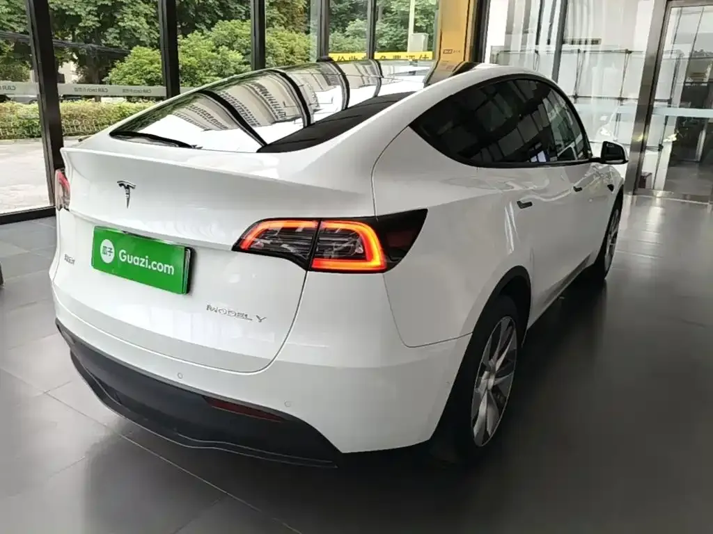 Tesla Model Y — фото 4