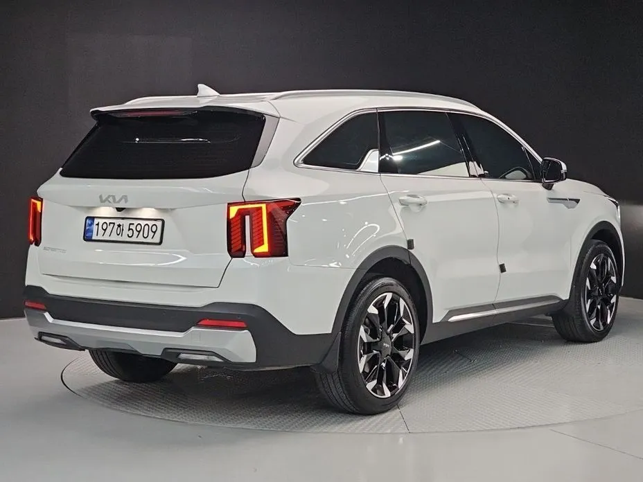 Kia Sorento — фото 6