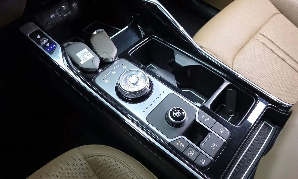 Kia Sorento — фото 8