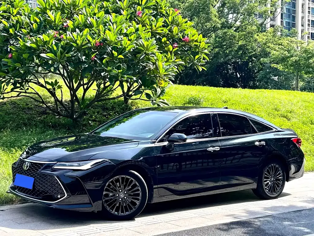 Toyota Avalon — фото 1
