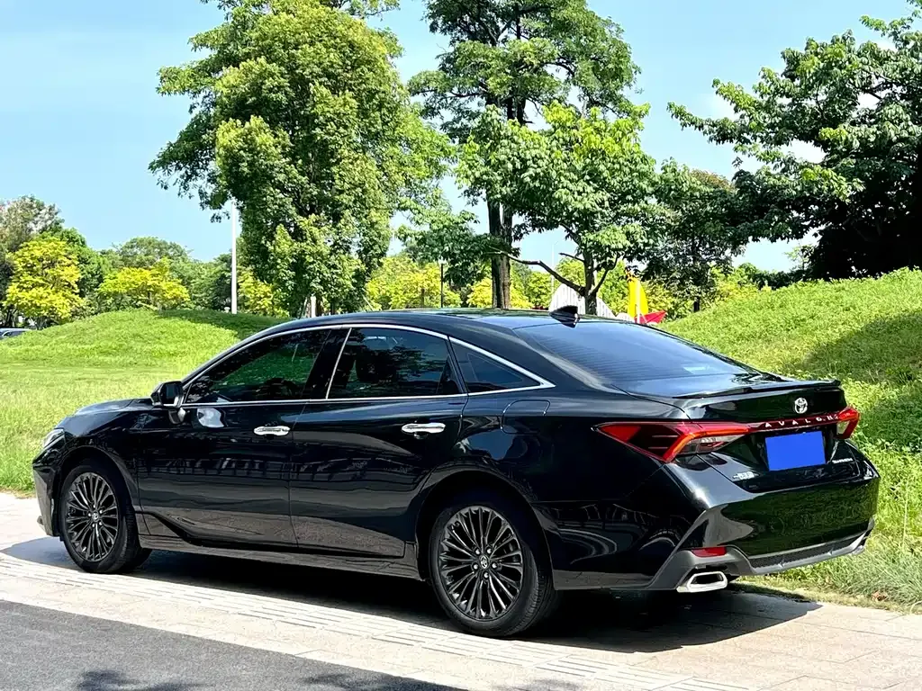 Toyota Avalon — фото 9