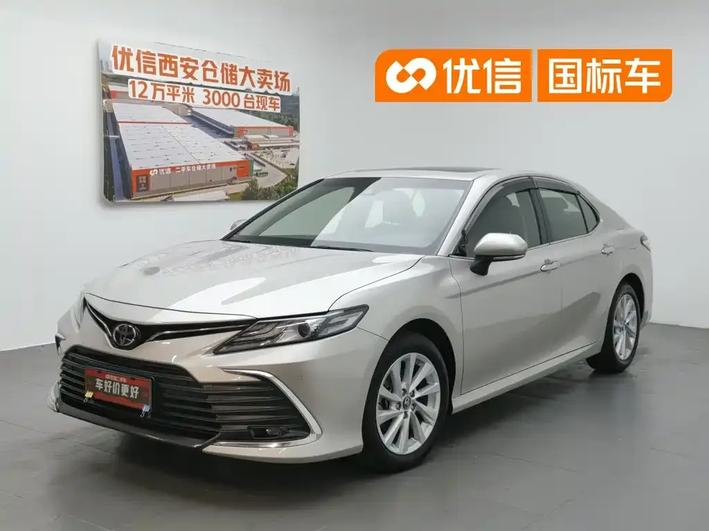 Toyota Camry — фото 1