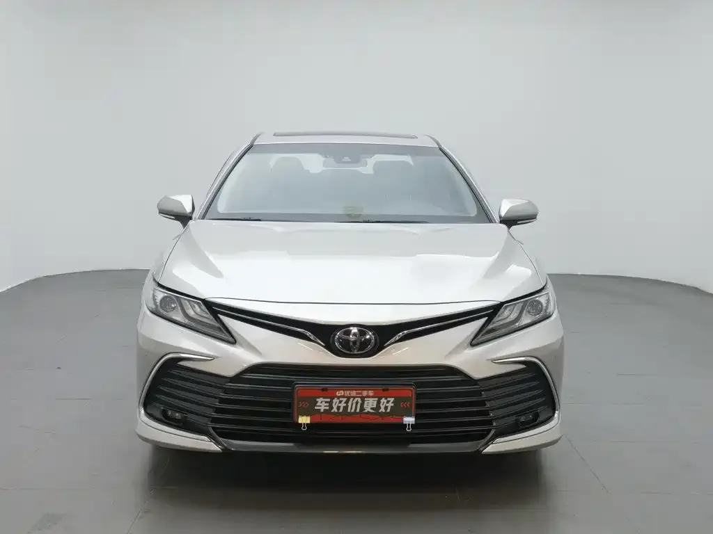 Toyota Camry — фото 2