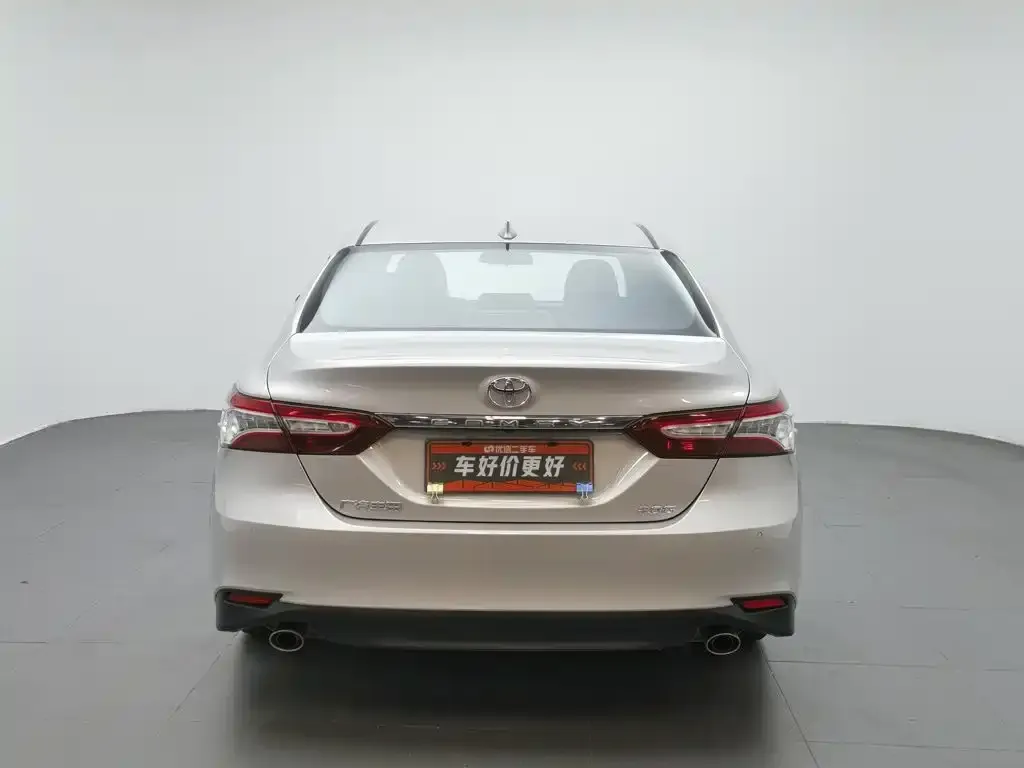 Toyota Camry — фото 10