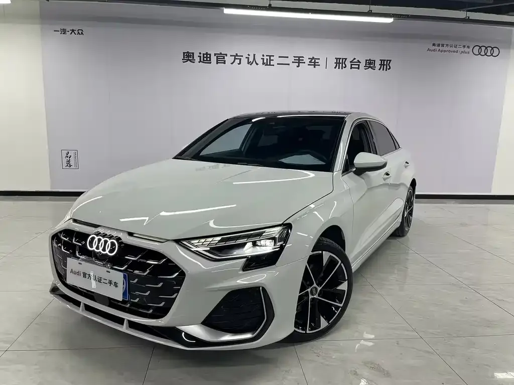 Audi A3 — фото 1